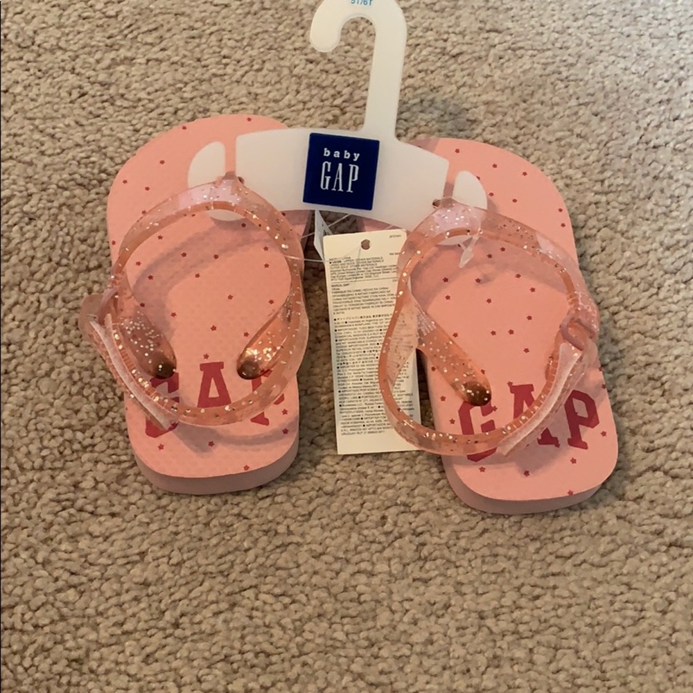 Gap flip flops